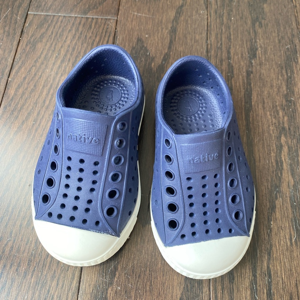 Native shoes like new